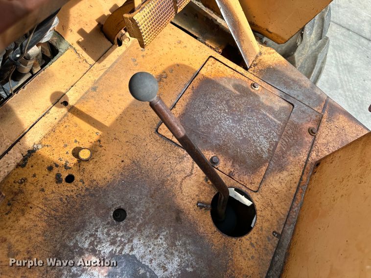 image for item EJ6977 Case 586C forklift