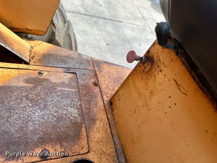 image for item EJ6977 Case 586C forklift