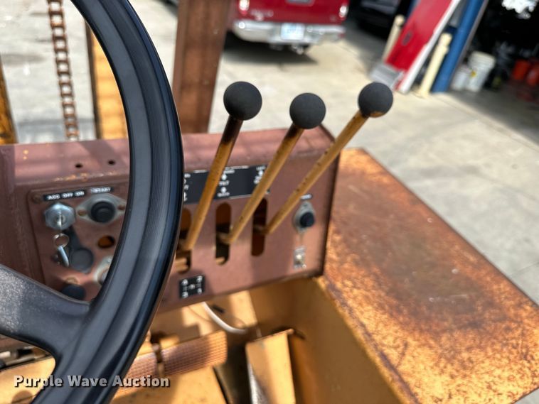 image for item EJ6977 Case 586C forklift