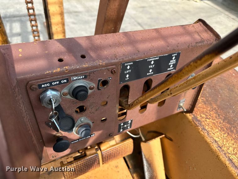 image for item EJ6977 Case 586C forklift