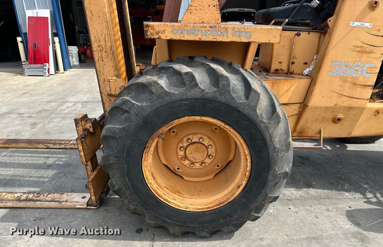 image for item EJ6977 Case 586C forklift