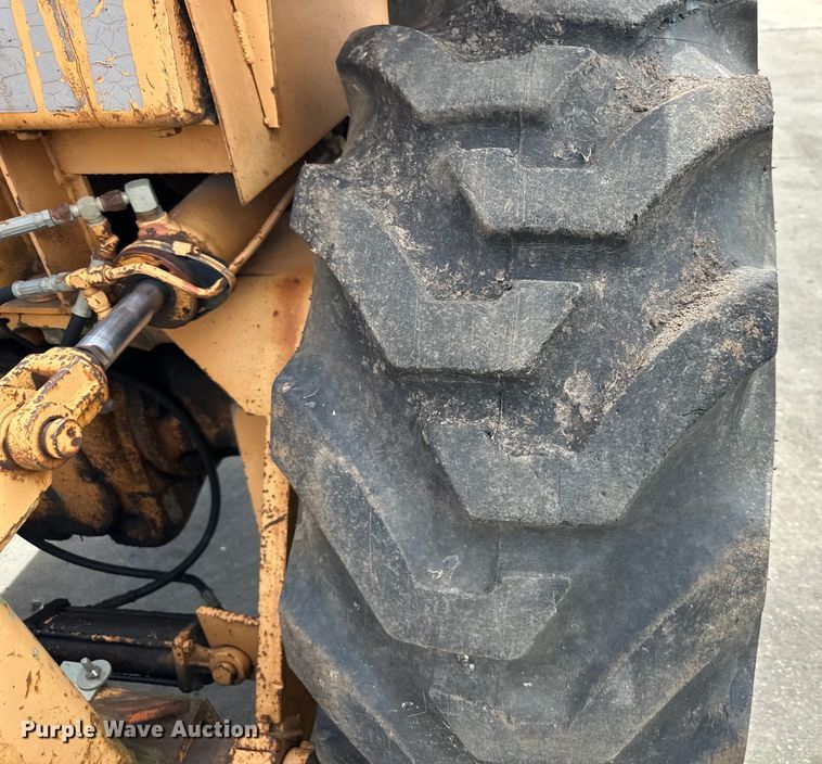 image for item EJ6977 Case 586C forklift