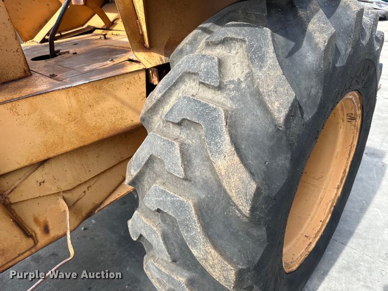 image for item EJ6977 Case 586C forklift