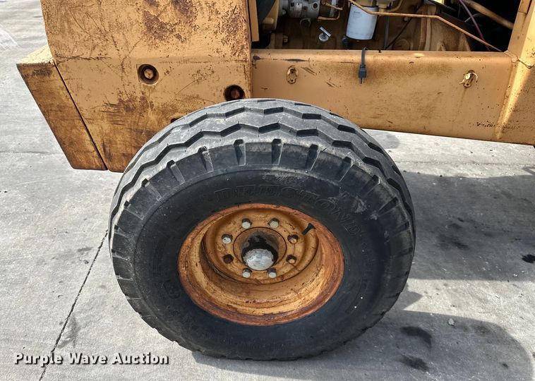 image for item EJ6977 Case 586C forklift