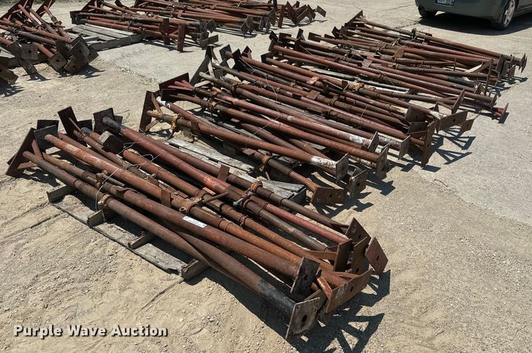 image for item EK1494 Approximately 50 Acrow screw jacks