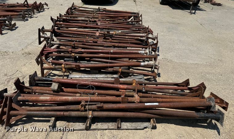 image for item EK1494 Approximately 50 Acrow screw jacks