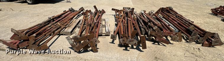 image for item EK1494 Approximately 50 Acrow screw jacks