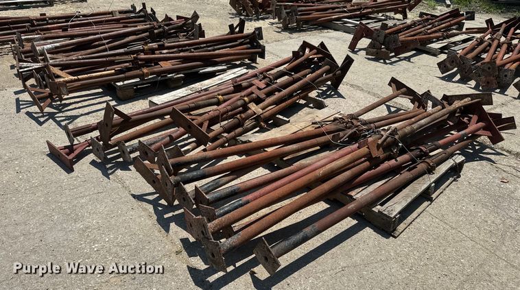 image for item EK1494 Approximately 50 Acrow screw jacks