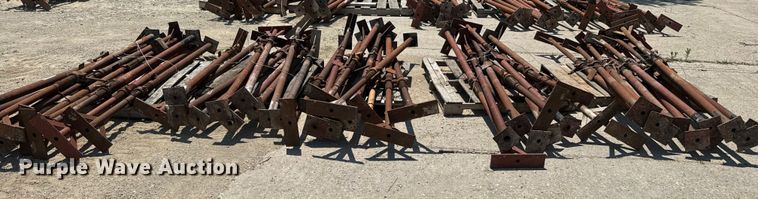 image for item EK1494 Approximately 50 Acrow screw jacks