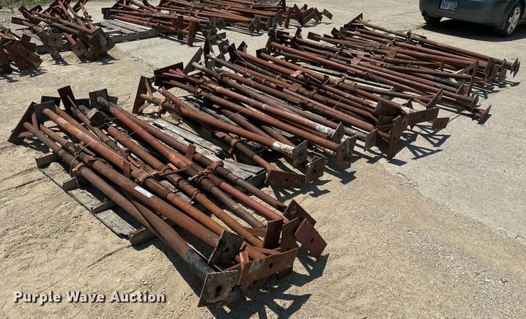 image for item EK1494 Approximately 50 Acrow screw jacks