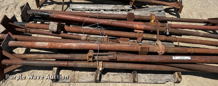 image for item EK1494 Approximately 50 Acrow screw jacks