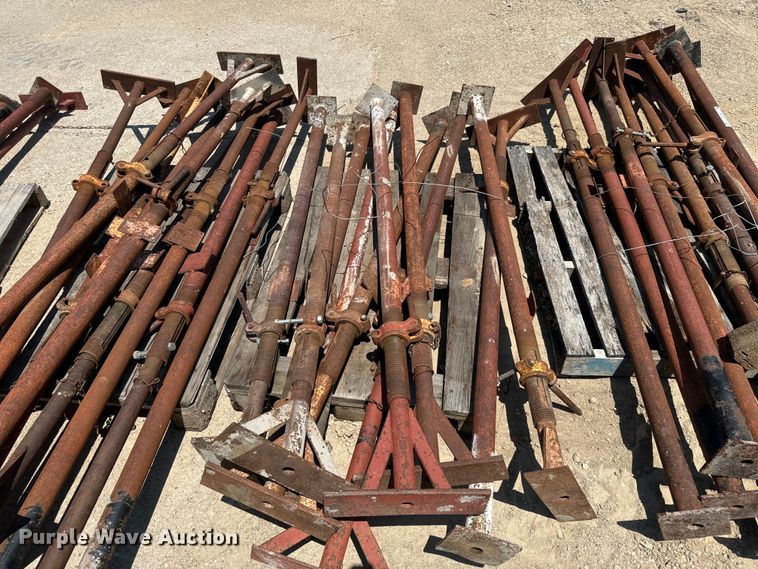 image for item EK1494 Approximately 50 Acrow screw jacks