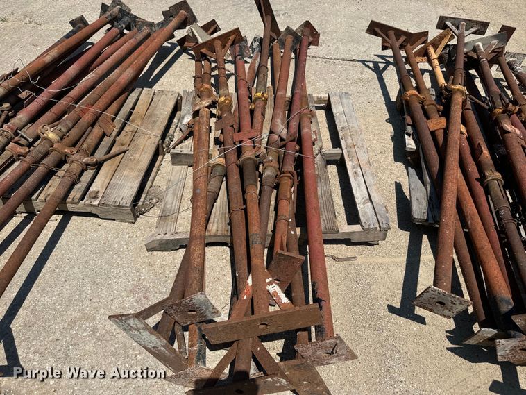 image for item EK1494 Approximately 50 Acrow screw jacks