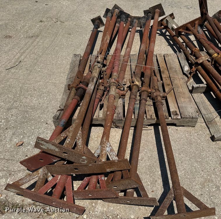 image for item EK1494 Approximately 50 Acrow screw jacks