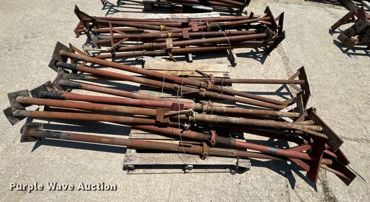 image for item EK1494 Approximately 50 Acrow screw jacks