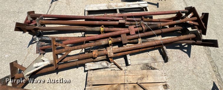 image for item EK1494 Approximately 50 Acrow screw jacks