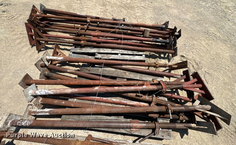 image for item EK1494 Approximately 50 Acrow screw jacks