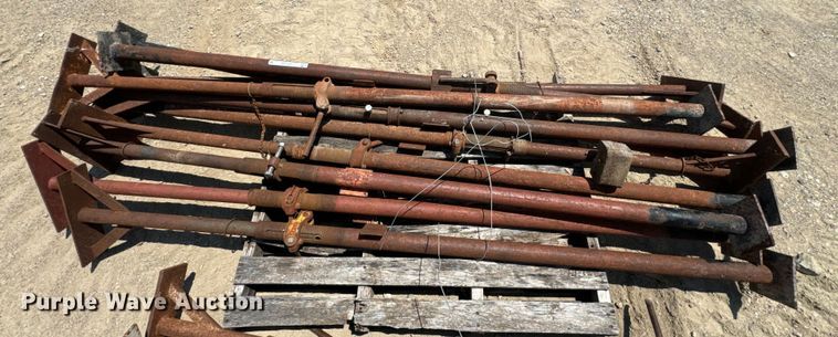 image for item EK1494 Approximately 50 Acrow screw jacks