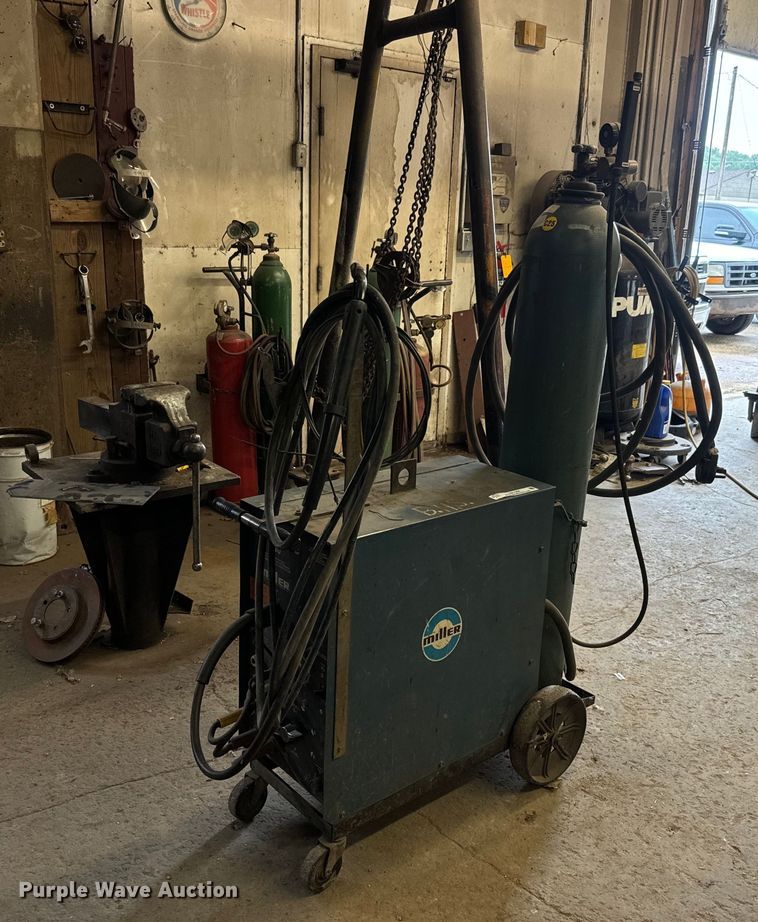 image for item EK1504 Miller Millermatic 200 welder