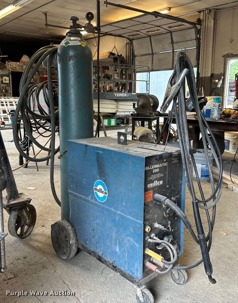 image for item EK1504 Miller Millermatic 200 welder