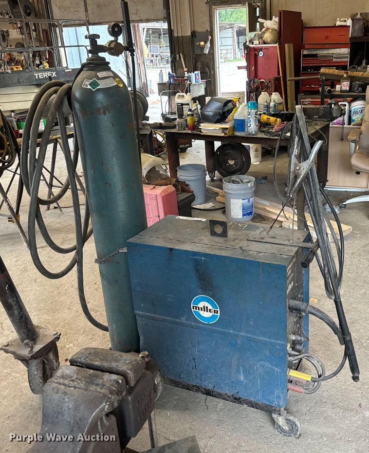 image for item EK1504 Miller Millermatic 200 welder