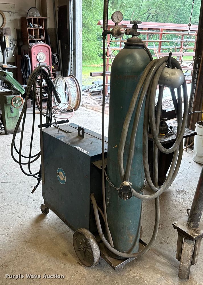 image for item EK1504 Miller Millermatic 200 welder