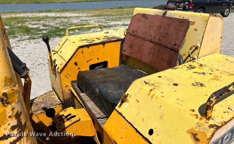 image for item EK4740 1965 John Deere  350 track loader