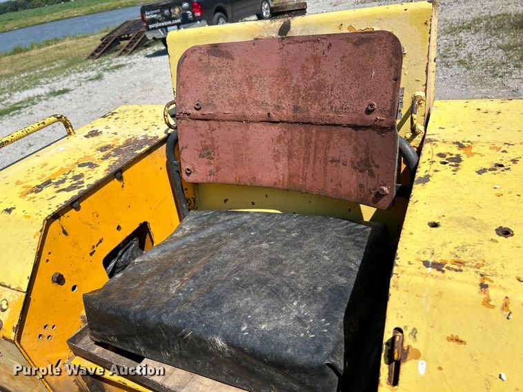 image for item EK4740 1965 John Deere  350 track loader