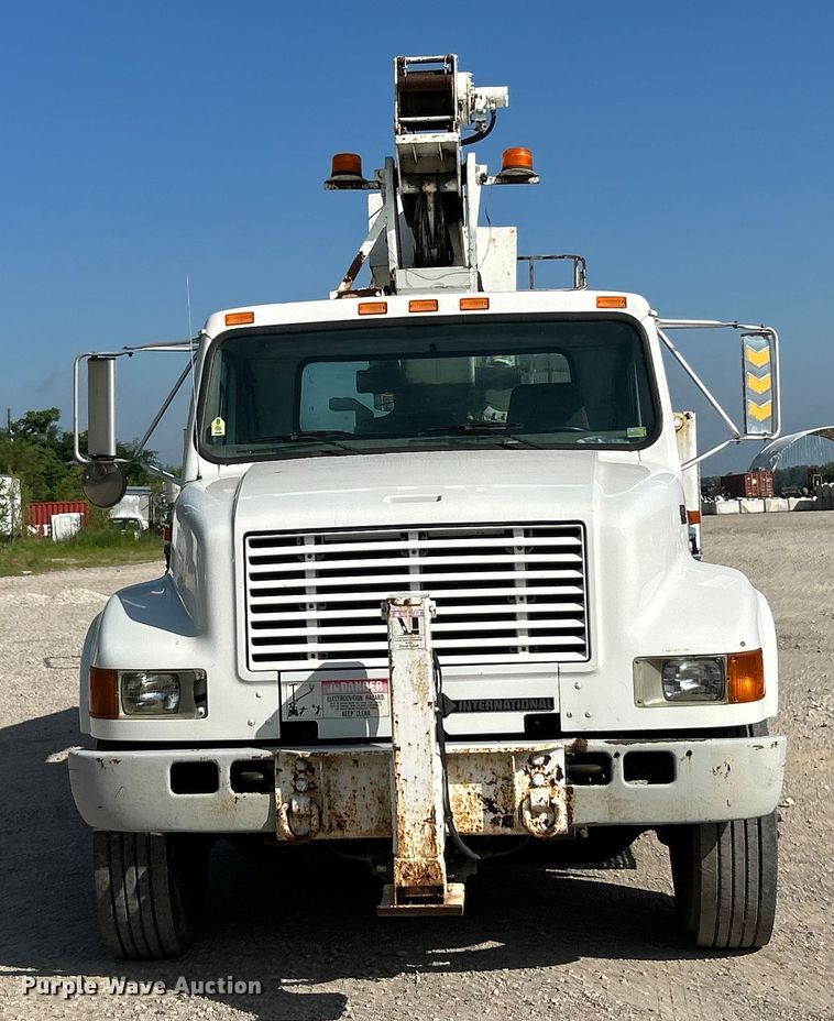 image for item EK4846 2000 International  4700 bucket truck