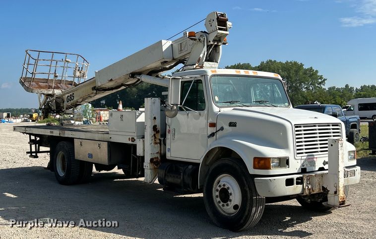 image for item EK4846 2000 International  4700 bucket truck