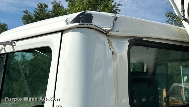 image for item EK4846 2000 International  4700 bucket truck