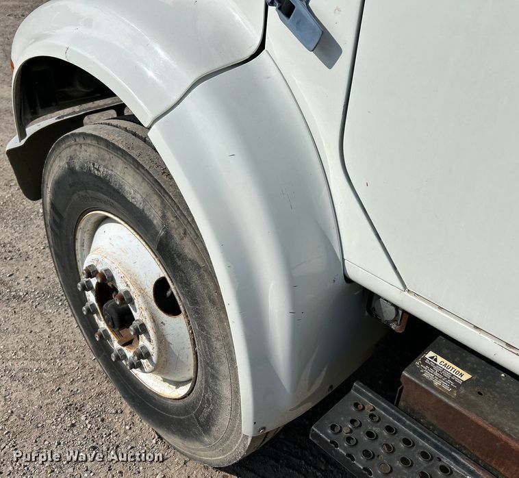 image for item EK4846 2000 International  4700 bucket truck