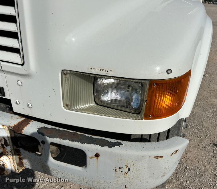 image for item EK4846 2000 International  4700 bucket truck