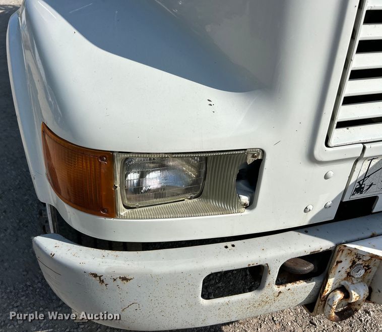 image for item EK4846 2000 International  4700 bucket truck