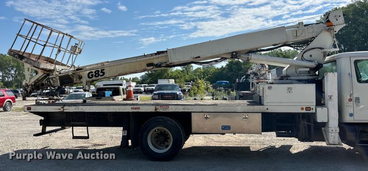 image for item EK4846 2000 International  4700 bucket truck