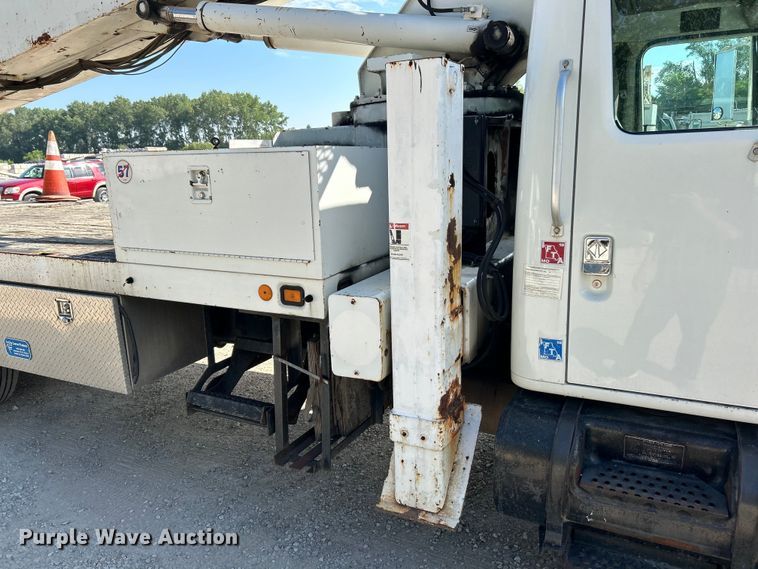 image for item EK4846 2000 International  4700 bucket truck