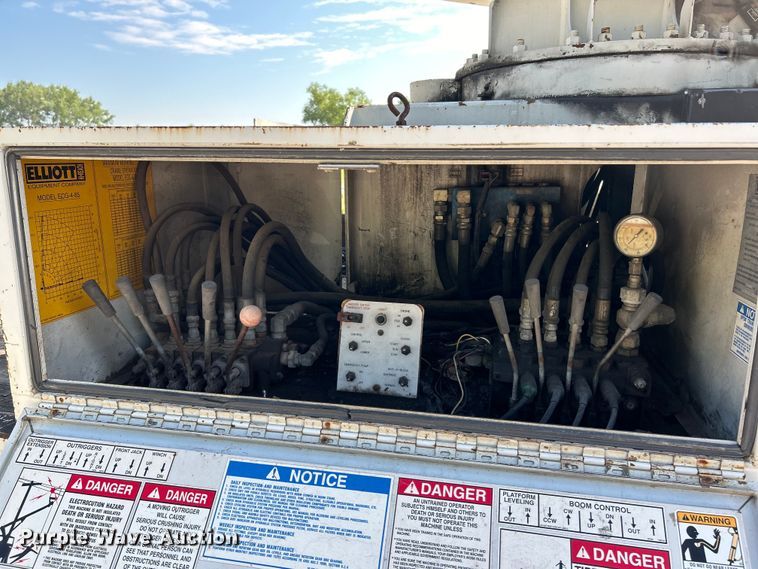 image for item EK4846 2000 International  4700 bucket truck