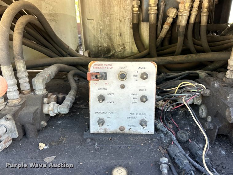 image for item EK4846 2000 International  4700 bucket truck