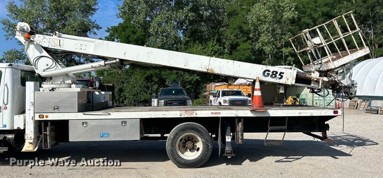 image for item EK4846 2000 International  4700 bucket truck
