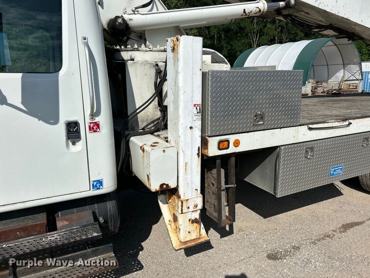 image for item EK4846 2000 International  4700 bucket truck