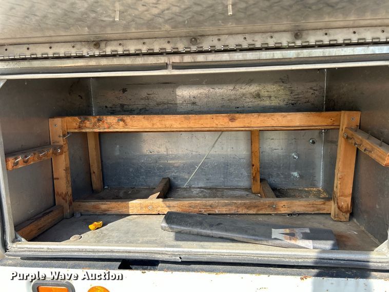 image for item EK4846 2000 International  4700 bucket truck