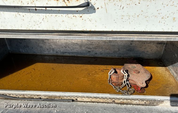 image for item EK4846 2000 International  4700 bucket truck