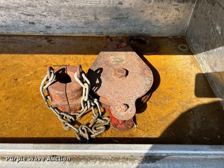 image for item EK4846 2000 International  4700 bucket truck