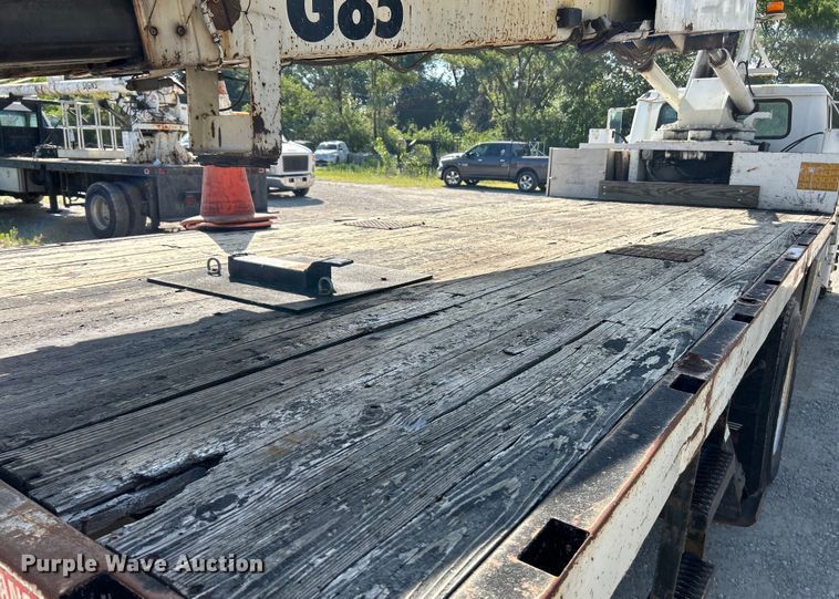 image for item EK4846 2000 International  4700 bucket truck