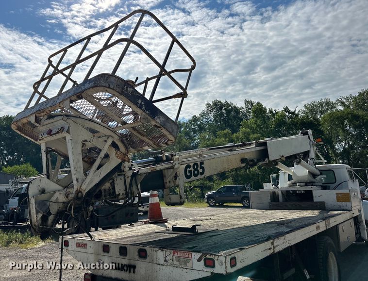 image for item EK4846 2000 International  4700 bucket truck