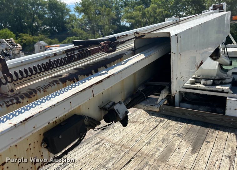 image for item EK4846 2000 International  4700 bucket truck