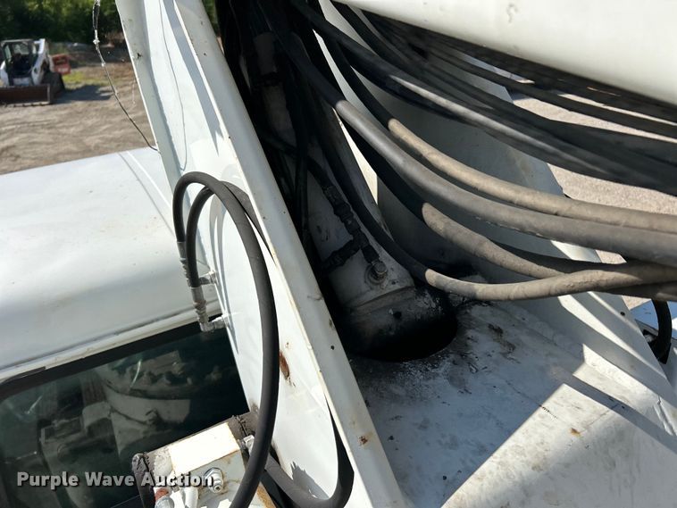 image for item EK4846 2000 International  4700 bucket truck