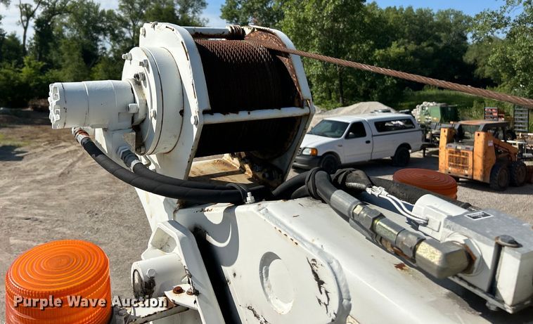 image for item EK4846 2000 International  4700 bucket truck