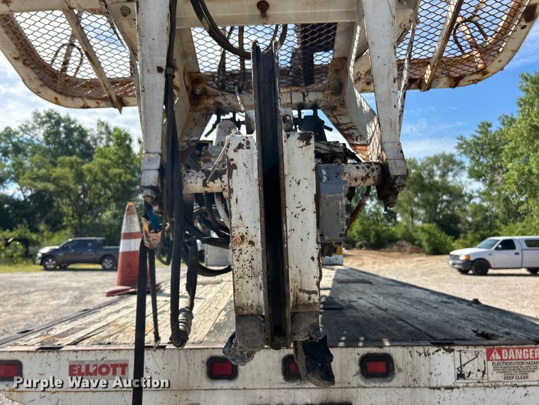 image for item EK4846 2000 International  4700 bucket truck