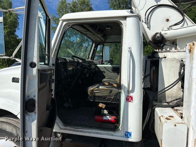 image for item EK4846 2000 International  4700 bucket truck